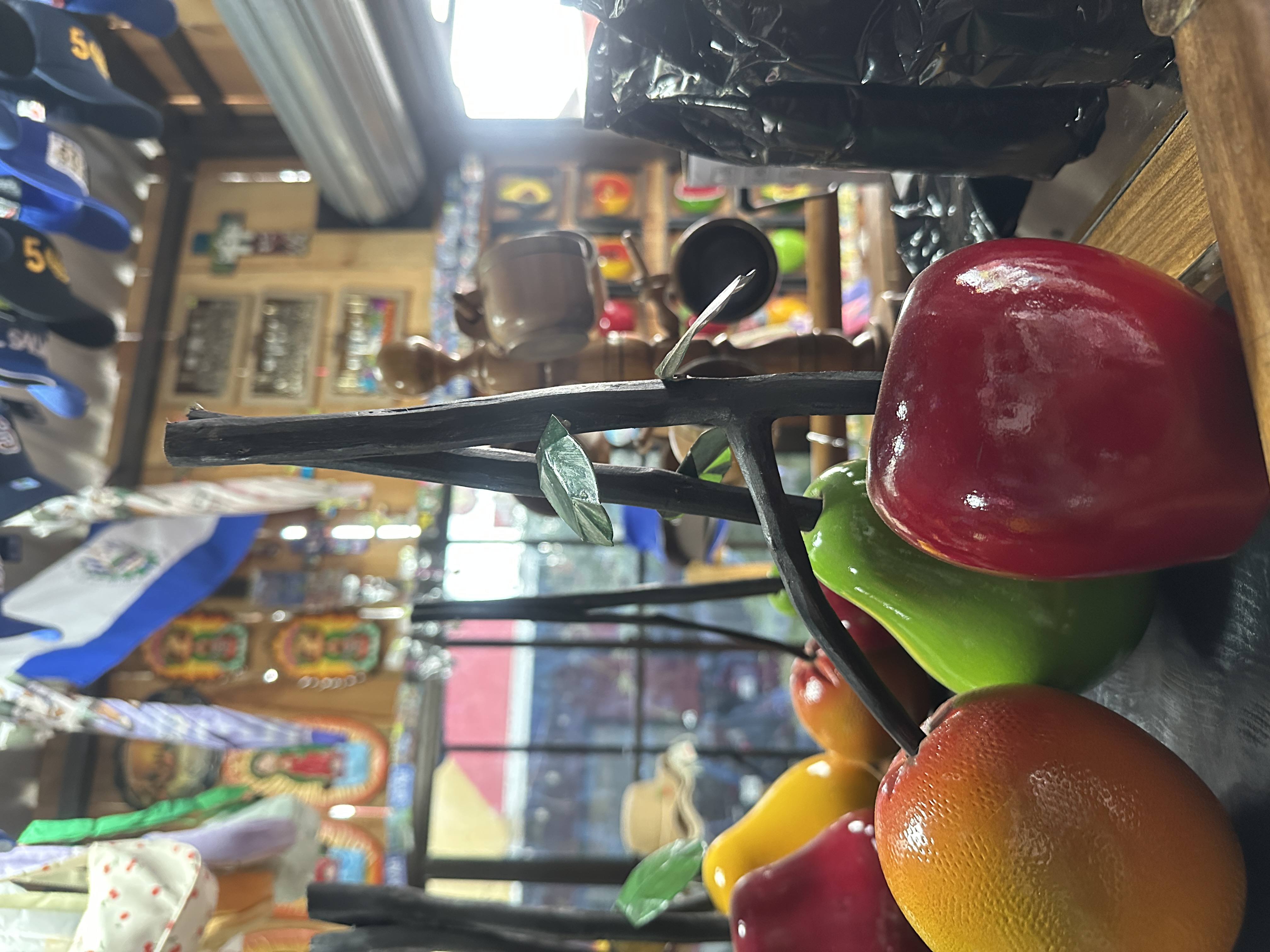 Decoración artesanal de frutas en tienda